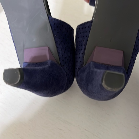 Tsubo Women’s Fifee Perforated D’Orsay Blue Suede Pumps / Size 8-1/2 / Like New - Picture 8 of 10
